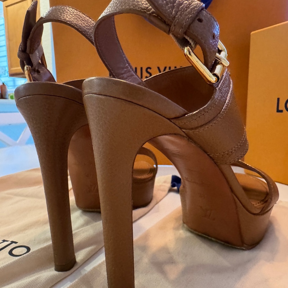 Louis Vuitton Horizon Leather Platform
Sandal Heels Brown Cognac Size 37 - Picture 8 of 13